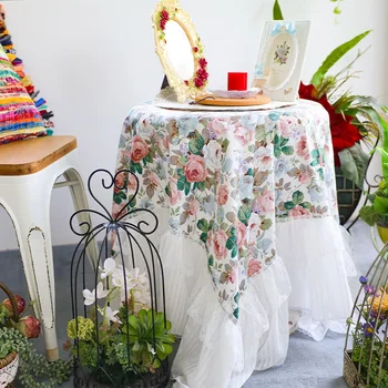 Винтажное кружево, цветочные фрагменты, скатерть с оборками по краям, маленький круглый столик, обеденный стол, ткань для фотофорума