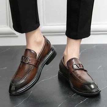 Мужская обувь, осень 2023, Новые универсальные повседневные кроссовки средней длины, мужские высокие спортивные белые кожаные туфли, мужская модная обувь