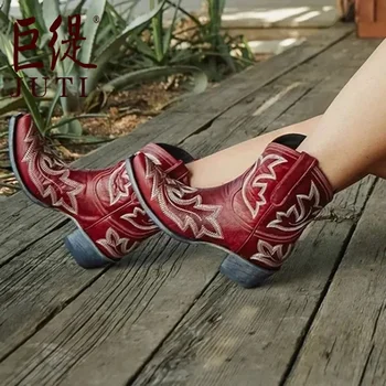 Новые классические женские ботинки в западном стиле с вышивкой 2024, ботильоны из коровьей замши с острым носком на танкетке и каблуке, удобные женские ботинки в стиле ретро